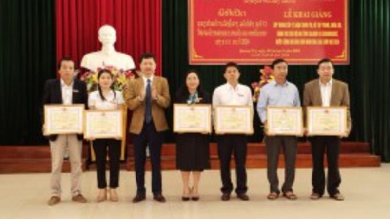 Trao bằng khen của Chủ tịch UBND tỉnh cho các tập thể và cá nhân có thành tích xuất sắc trong năm 2023