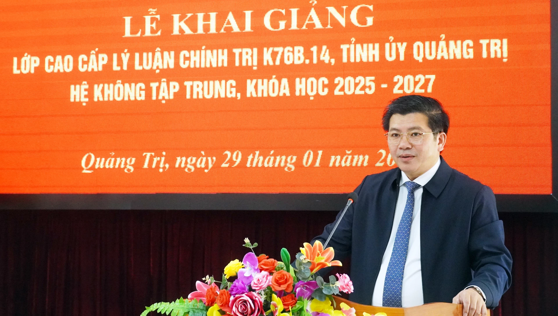 Đồng chí Trần Vũ Khiêm, Phó Bí thư Thường trực Tỉnh ủy phát biểu tại lễ khai giảng - Ảnh: N.M