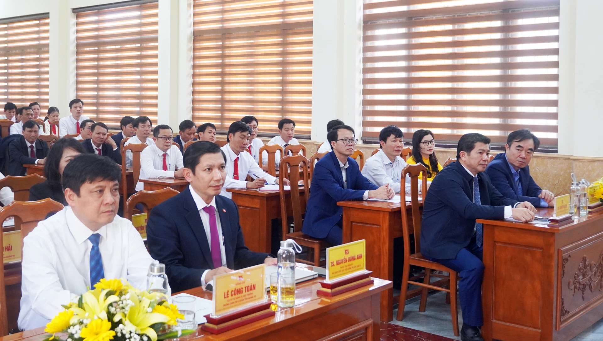 Đại biểu dự lễ khai giảng - Ảnh: N.M