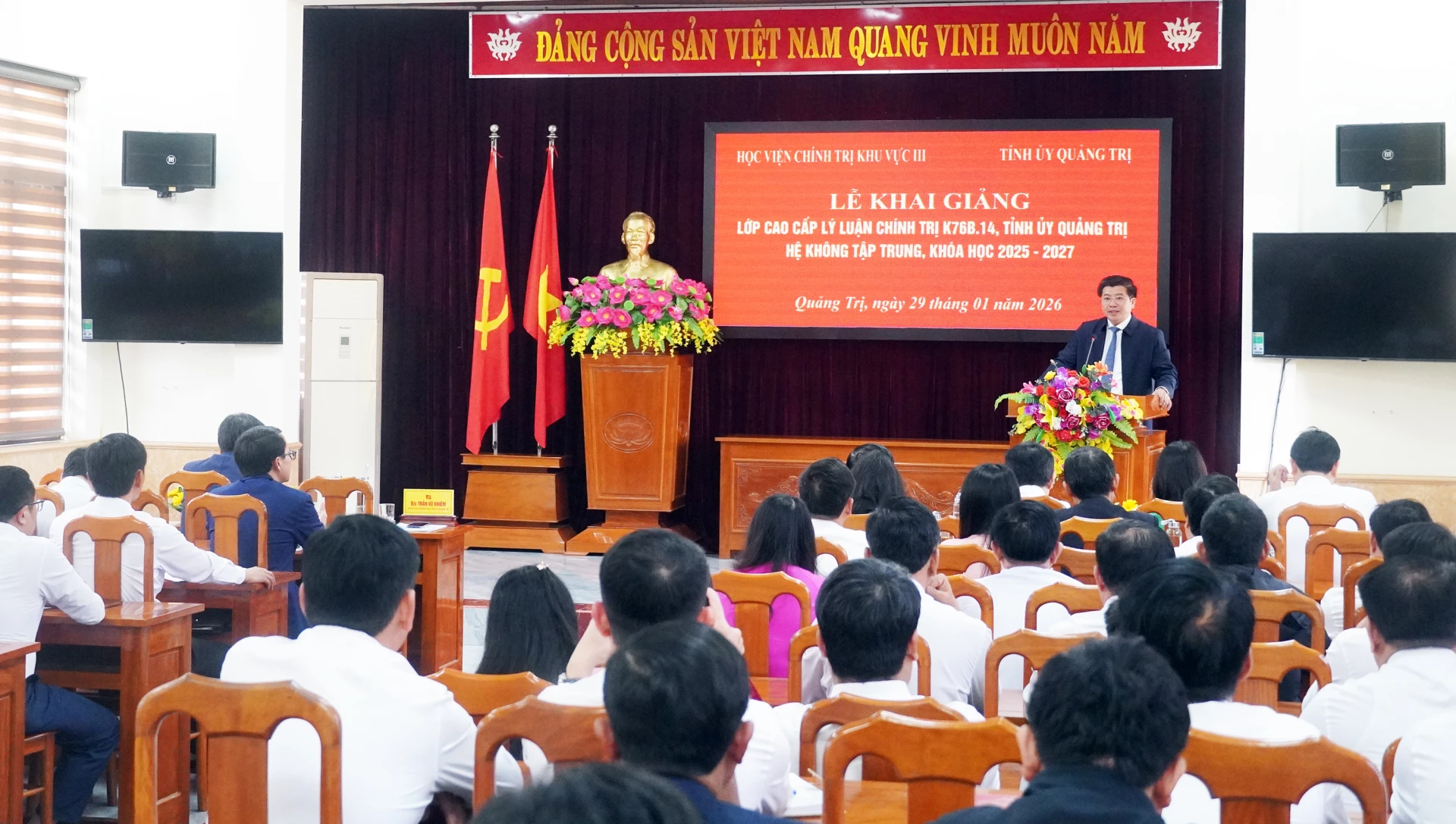 Toàn cảnh lễ khai giảng - Ảnh: N.M